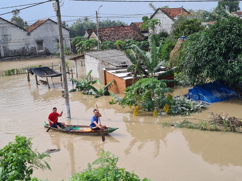 Lũ ở Phú Yên: 4 người chết, gần 30.000 căn nhà bị ngập